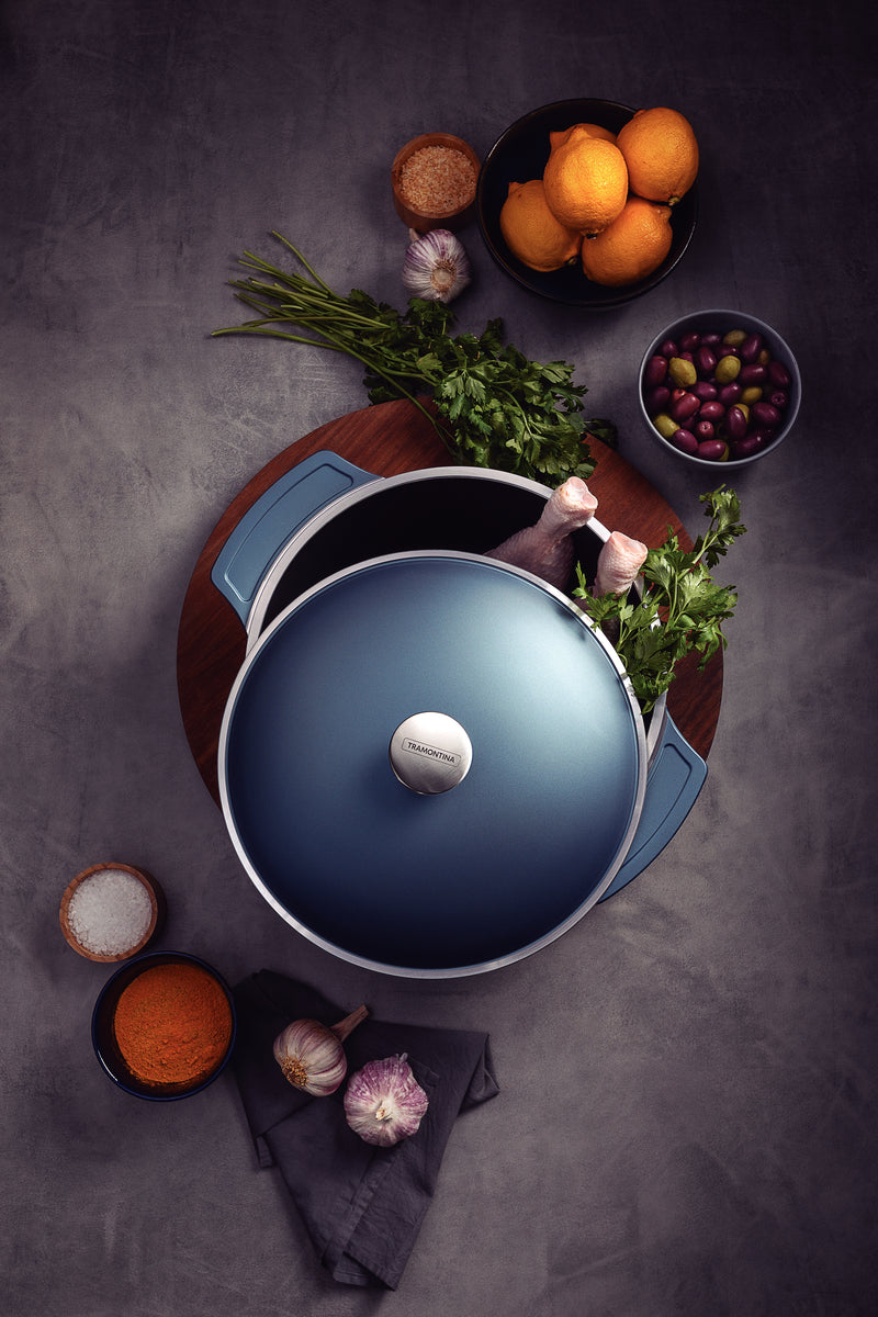 Load image into Gallery viewer, Tramontina Lyon casserole dish in forged aluminum with internal lining. External with Starflon High-Performance Non-stick Elemental Blue 24 cm
